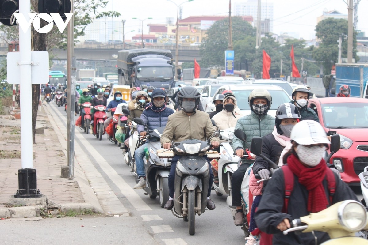 Cua ngo Ha Noi un tac keo dai trong ngay dau ky nghi le-Hinh-7