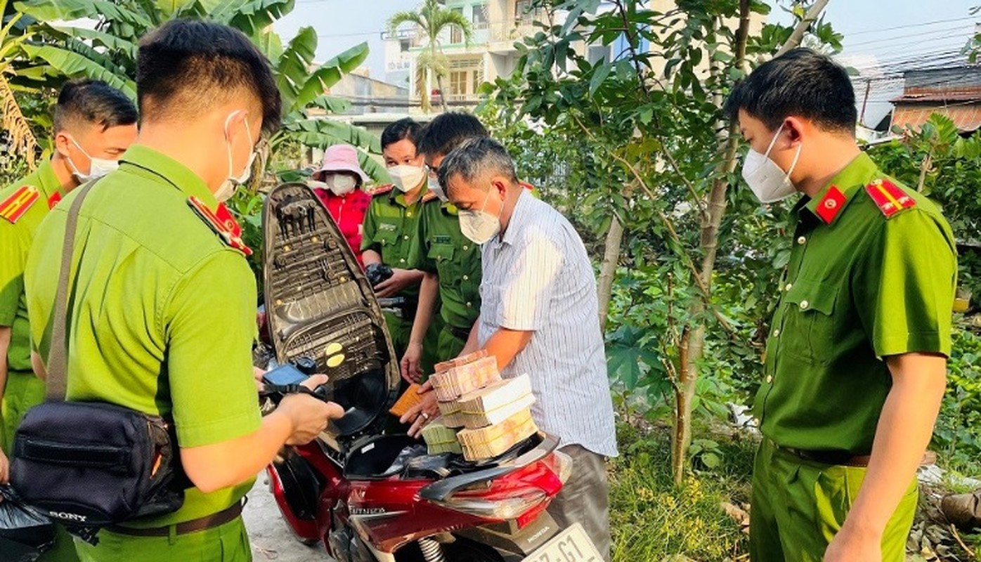 Thu giu luong tien, vang “khung” vu mua ban vang nhap lau tu Campuchia-Hinh-3