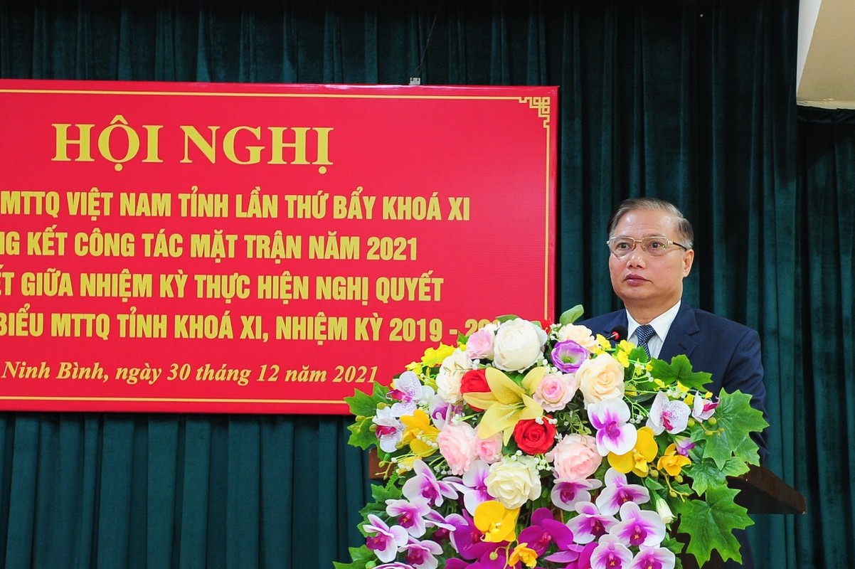 Pho Bi thu Tinh uy Ninh Binh: Tu lum xum xe bien xanh den ky luat… canh cao-Hinh-10