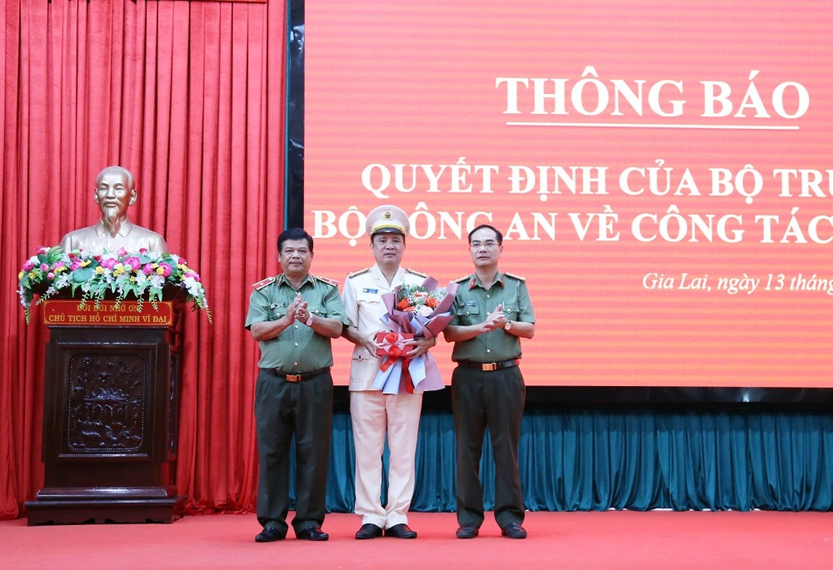 Chan dung tan Pho Tu lenh Canh sat co dong, Bo Cong an-Hinh-2