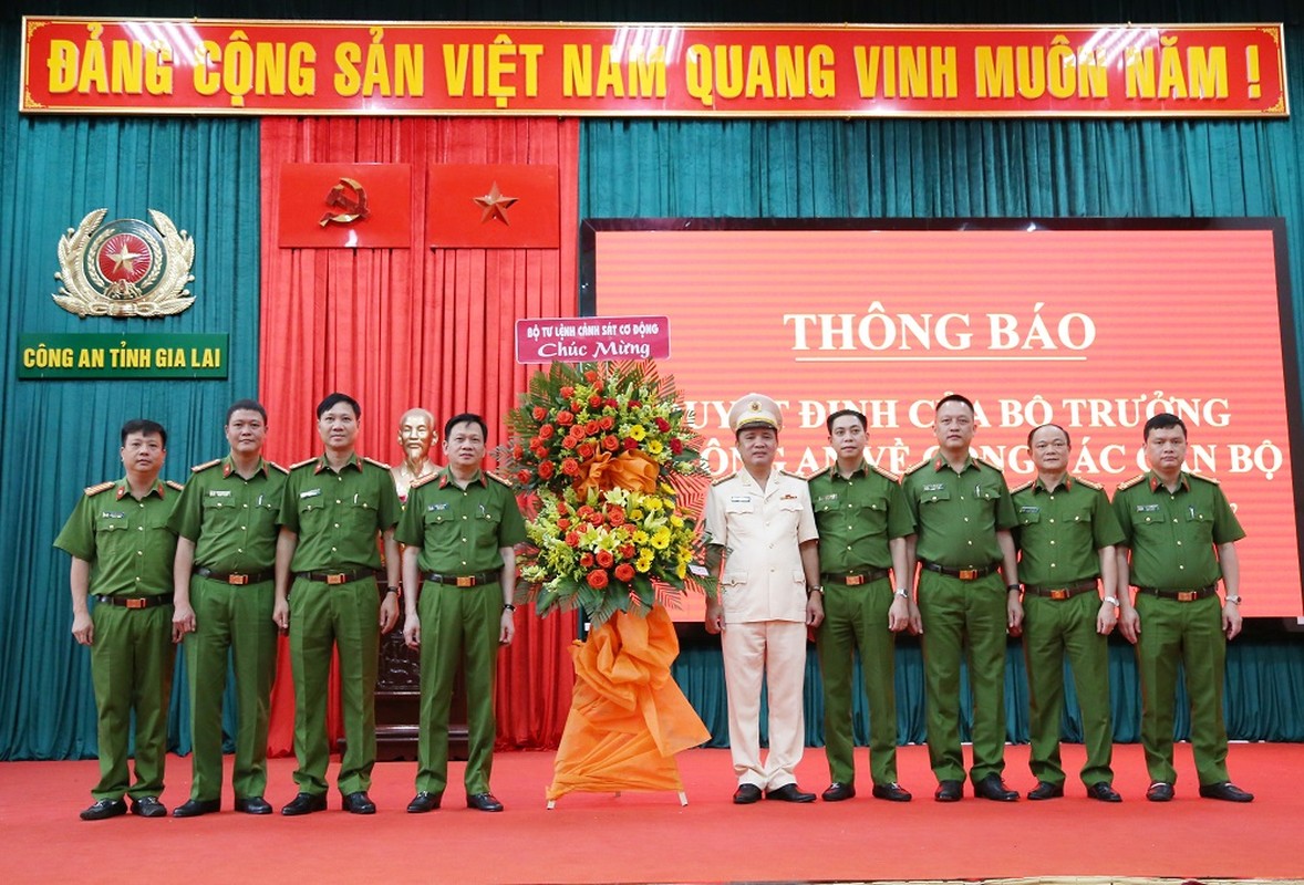 Chan dung tan Pho Tu lenh Canh sat co dong, Bo Cong an-Hinh-4