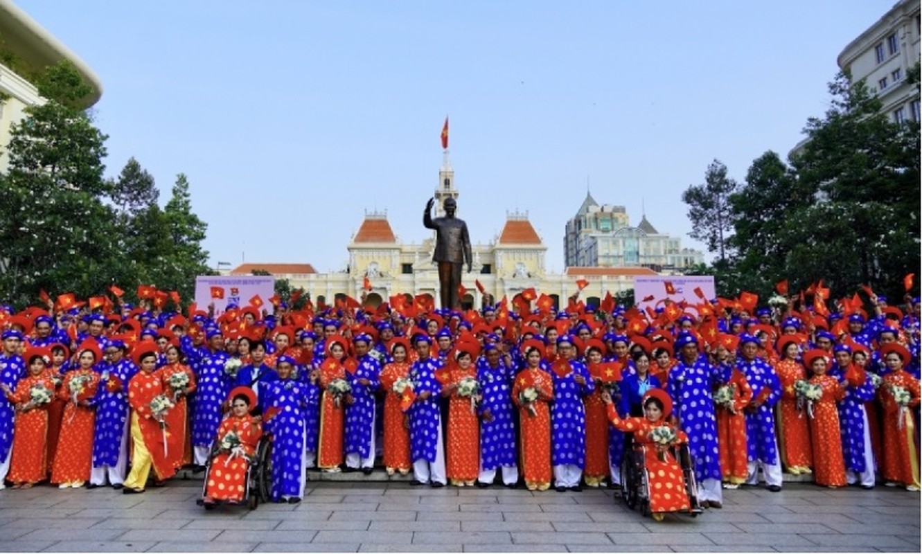 Diem nhan ngay Quoc khanh 2/9: TP HCM tha khinh khi cau, Ha Noi binh yen khac la-Hinh-4