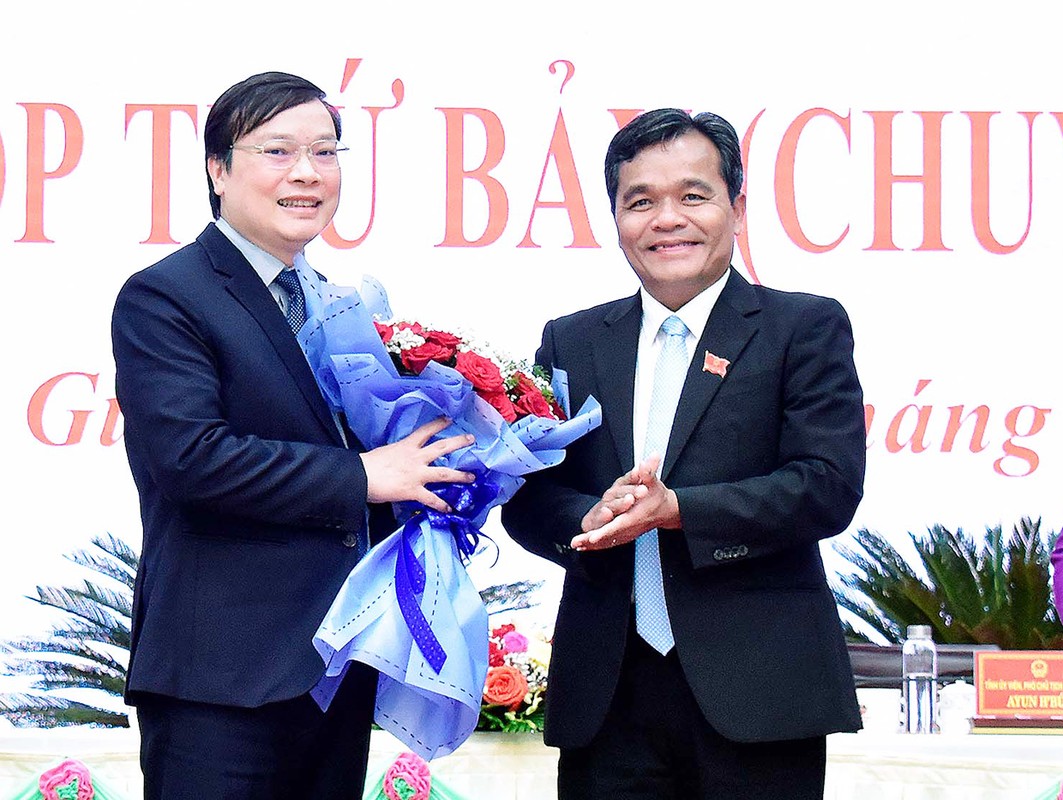 Chan dung 5 Chu tich UBND tinh, thanh duoc bo nhiem nam 2022-Hinh-8