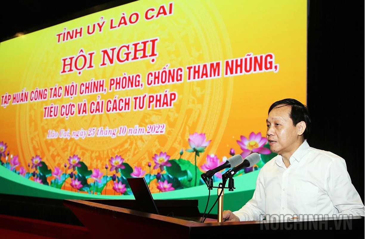 Chan dung lanh dao Ban Noi chinh T.U sau khi bo sung 1 cap pho-Hinh-5