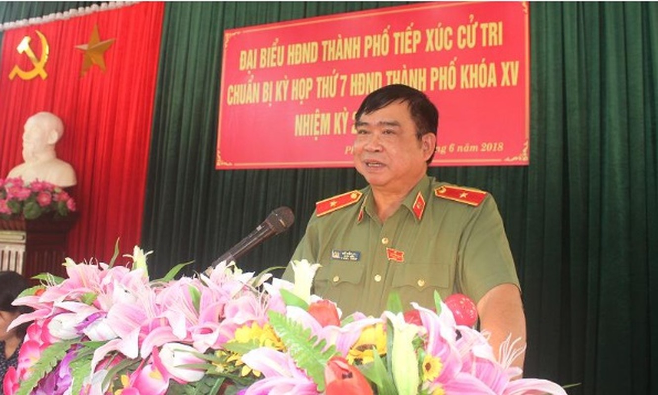 Ly do thieu tuong Do Huu Ca, cuu Giam doc CATP Hai Phong bi tam giu-Hinh-5