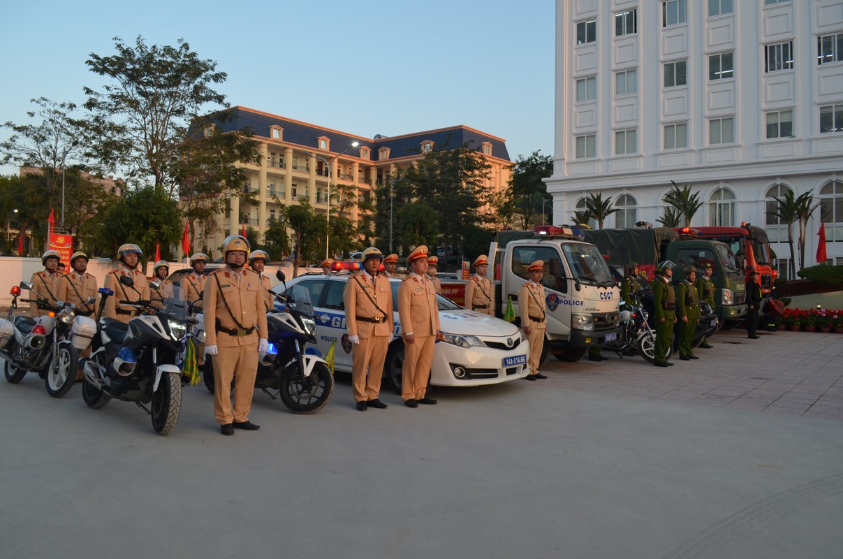 Dau an thieu tuong Dinh Van Noi khi lam Giam doc Cong an Quang Ninh-Hinh-4