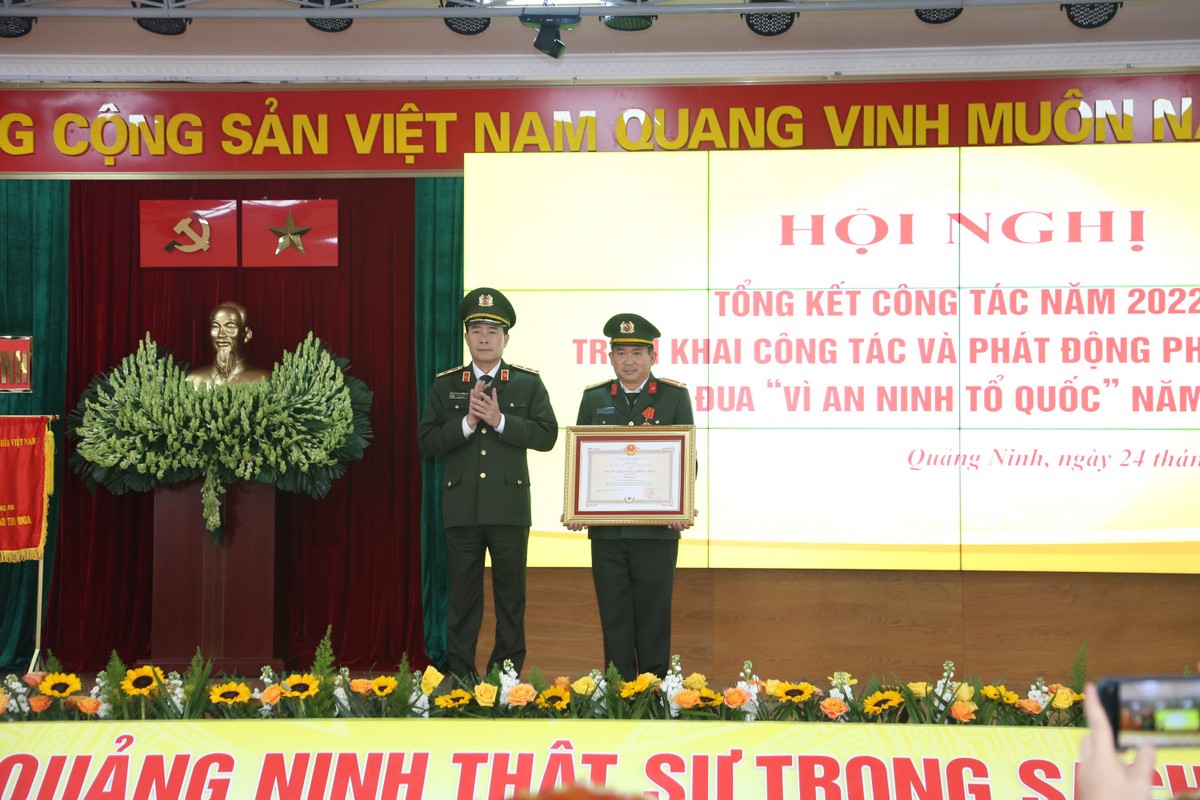 Dau an thieu tuong Dinh Van Noi khi lam Giam doc Cong an Quang Ninh-Hinh-6