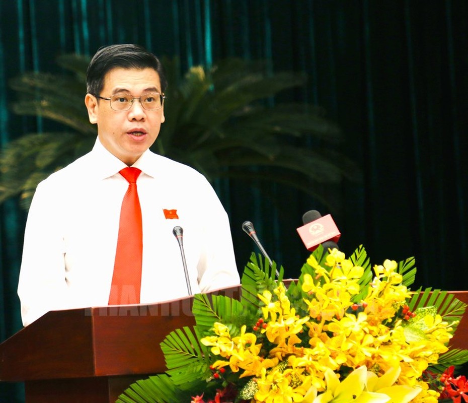 Chan dung tan Pho Chu tich UBND TPHCM Nguyen Van Dung-Hinh-10