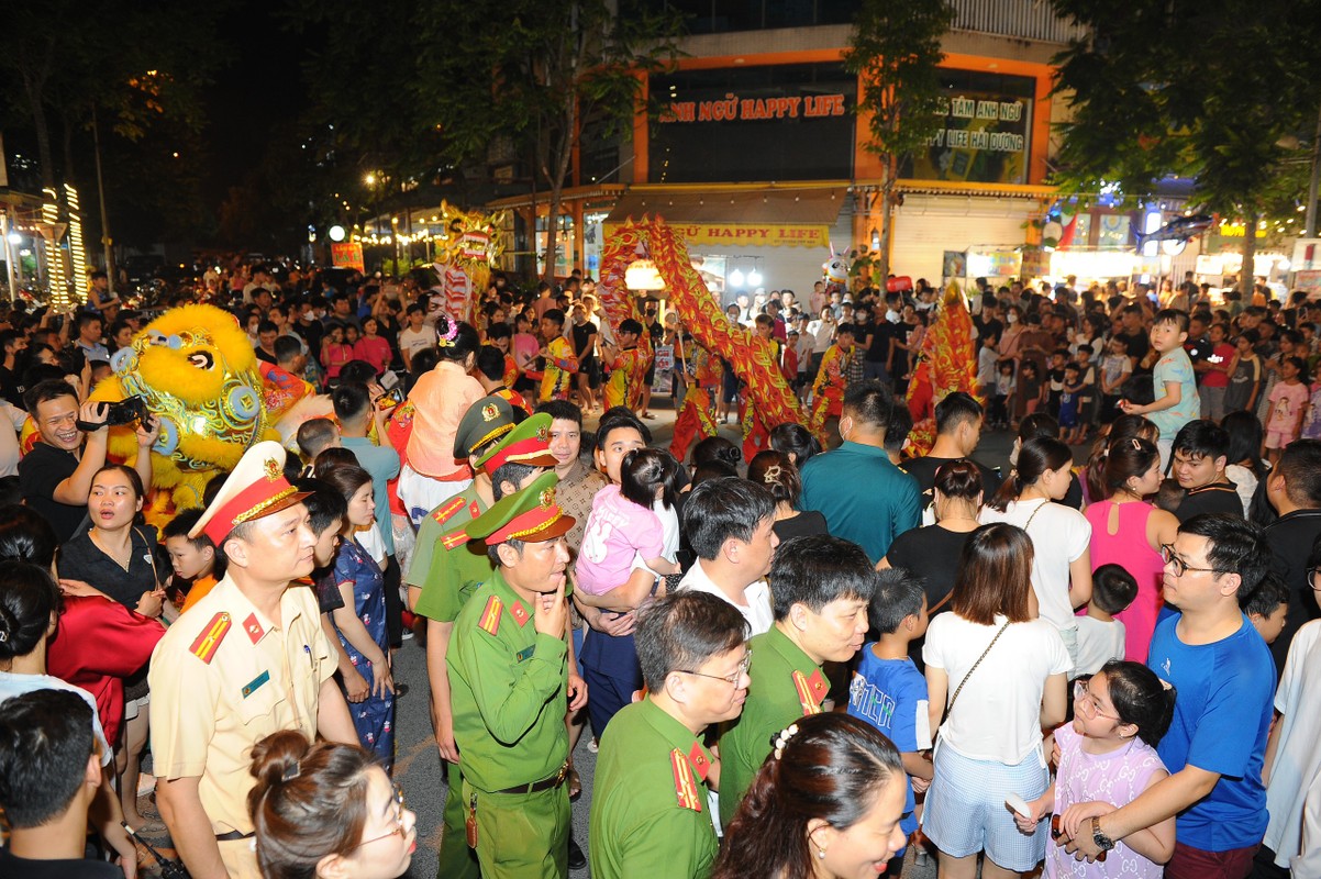 Hang nghin nguoi du khai truong pho am thuc dau tien cua Hai Duong-Hinh-6