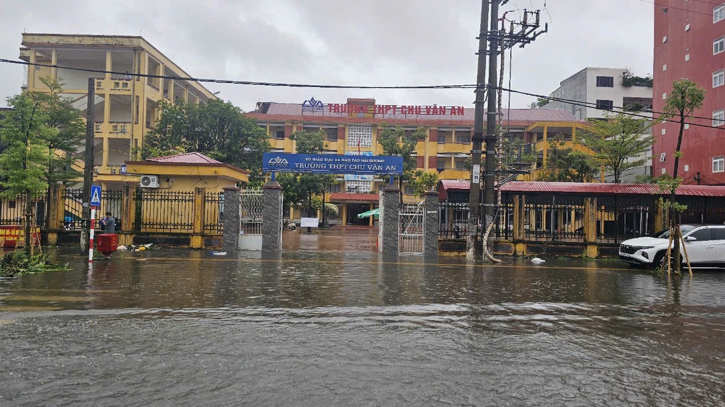 Nhieu tuyen pho TP Hai Duong bi ngap do mua keo dai-Hinh-10