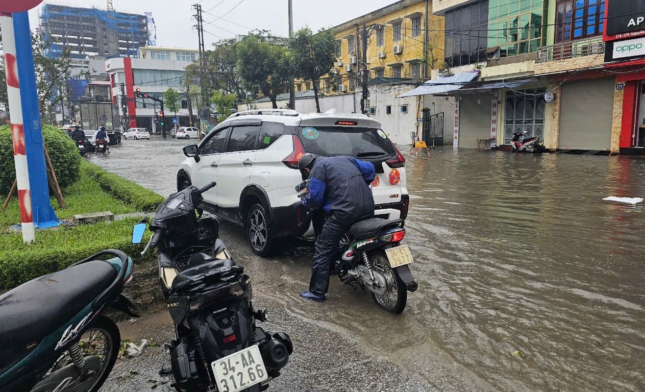 View - 	Nhiều tuyến phố TP Hải Dương bị ngập do mưa kéo dài