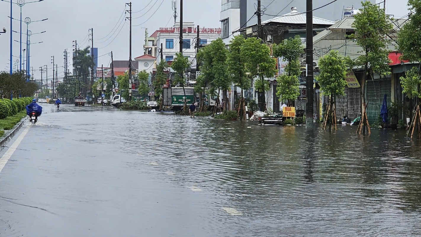 View - 	Nhiều tuyến phố TP Hải Dương bị ngập do mưa kéo dài