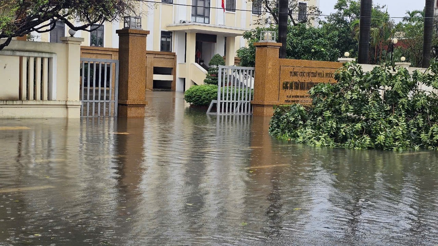 Nhieu tuyen pho TP Hai Duong bi ngap do mua keo dai-Hinh-5