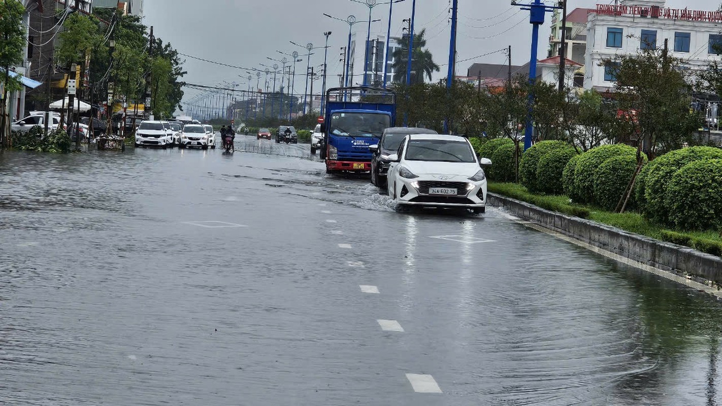 View - 	Nhiều tuyến phố TP Hải Dương bị ngập do mưa kéo dài