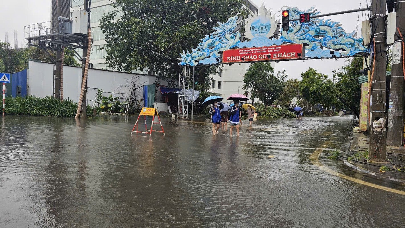 Nhieu tuyen pho TP Hai Duong bi ngap do mua keo dai-Hinh-7