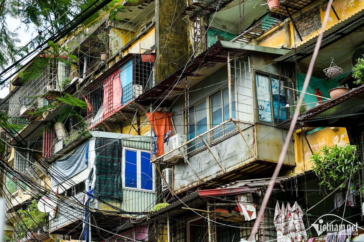 “Toat mo hoi” truoc toa chung cu cu bi nghieng, lun o Hai Phong-Hinh-9