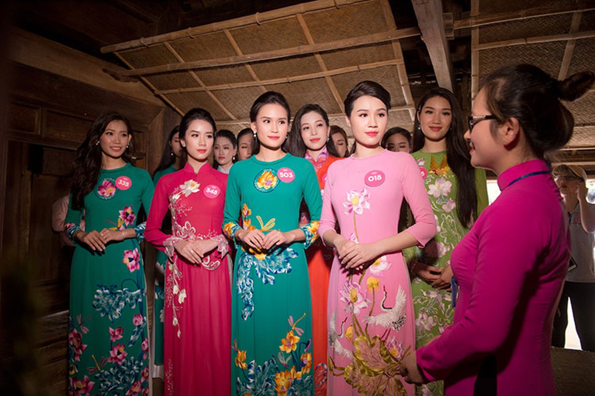 Thi sinh Hoa hau Viet Nam dien ao dai nen na ve tham que Bac-Hinh-6