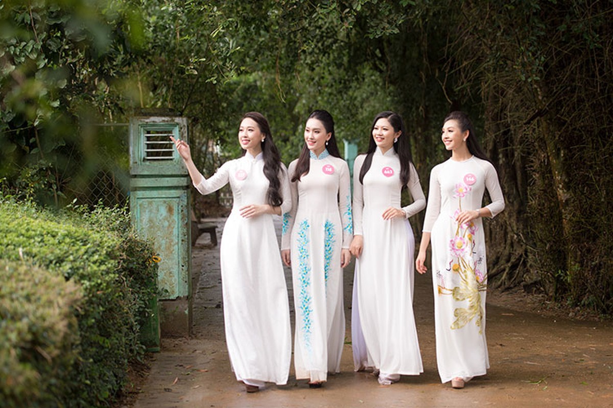 Thi sinh Hoa hau Viet Nam dien ao dai nen na ve tham que Bac-Hinh-7