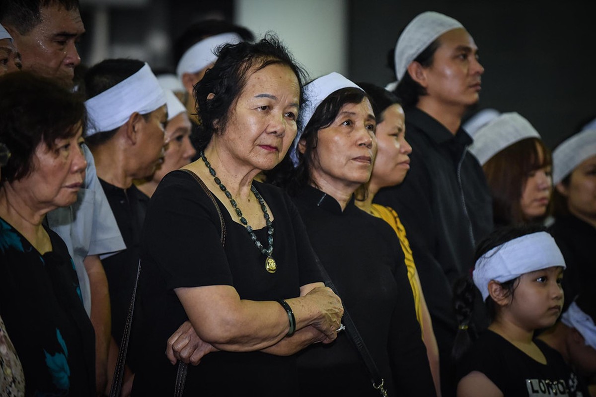 Vo nghe si Bui Cuong nam vien khi tang le cua chong dien ra-Hinh-6