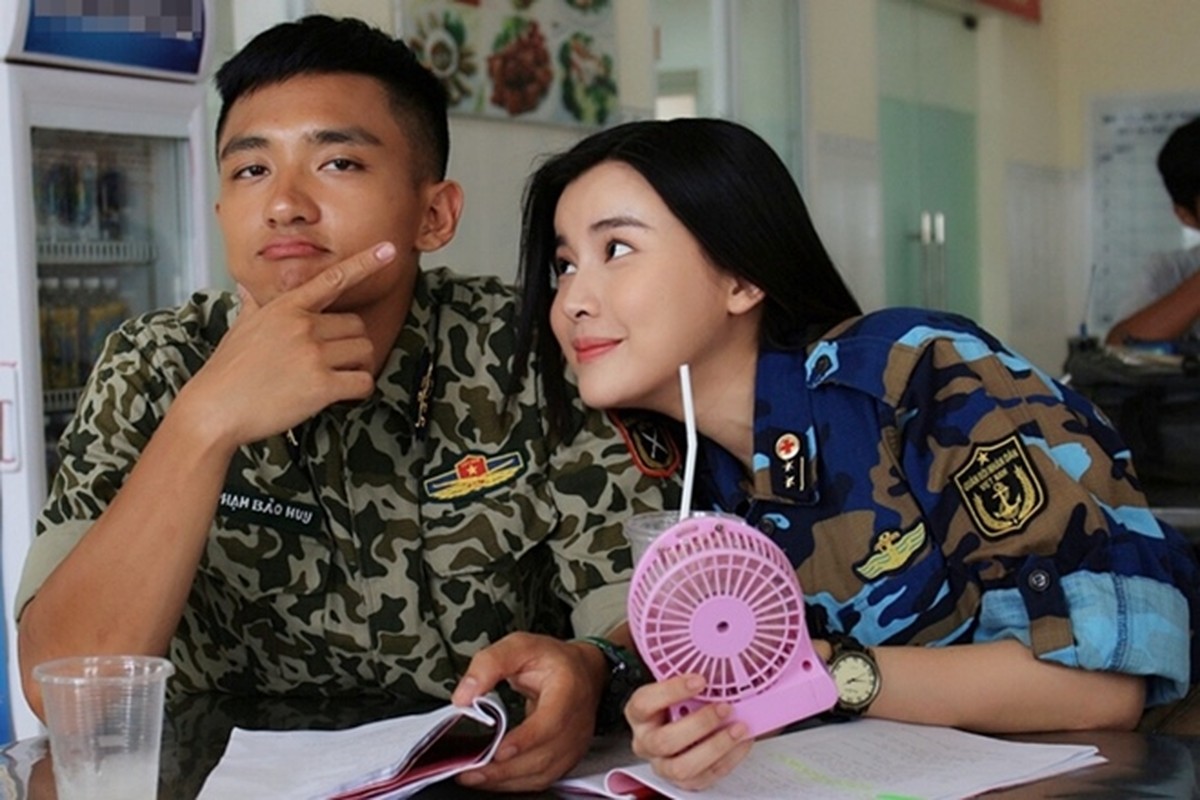 “Hau due mat troi”: Cao Thai Ha phai quay trong thung nuoc da-Hinh-11
