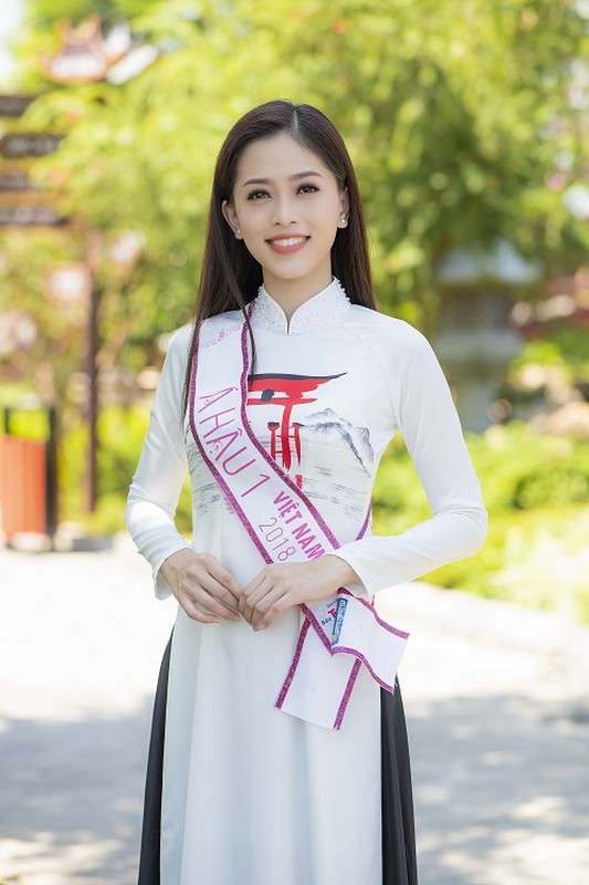 Tran Tieu Vy, Phuong Nga dep nao long khi tro lai Ha Long-Hinh-9