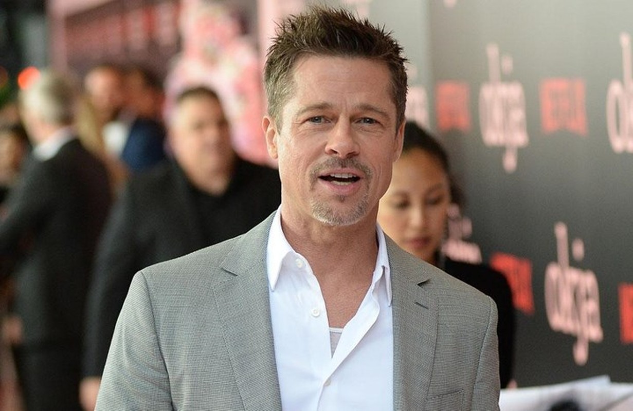 Brad Pitt than nhien om ban dien nu o phim truong-Hinh-8