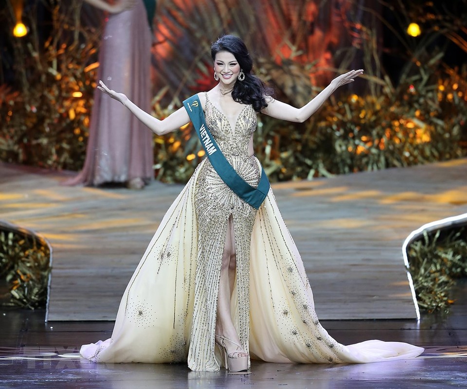 Nguyen Phuong Khanh lan dau len tieng sau dang quang Miss Earth 2018-Hinh-10