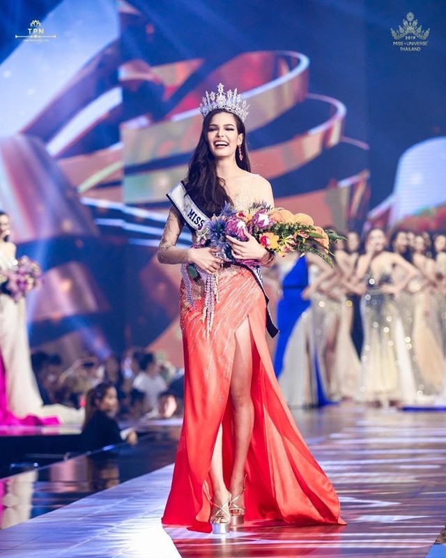 Soi tai, sac doi thu dang gom cua Hoang Thuy tai Miss Universe 2019-Hinh-2