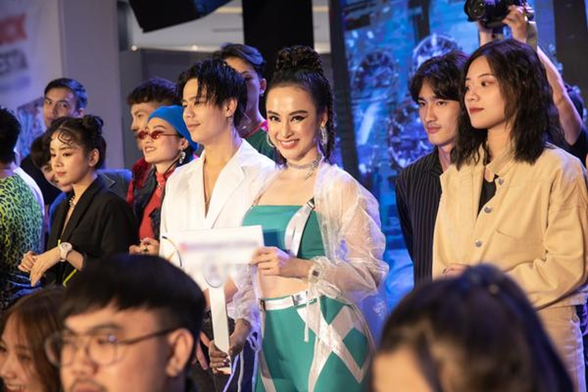 Angela Phuong Trinh xau toan tap voi bo canh cosplay sieu nhan bi hong-Hinh-4