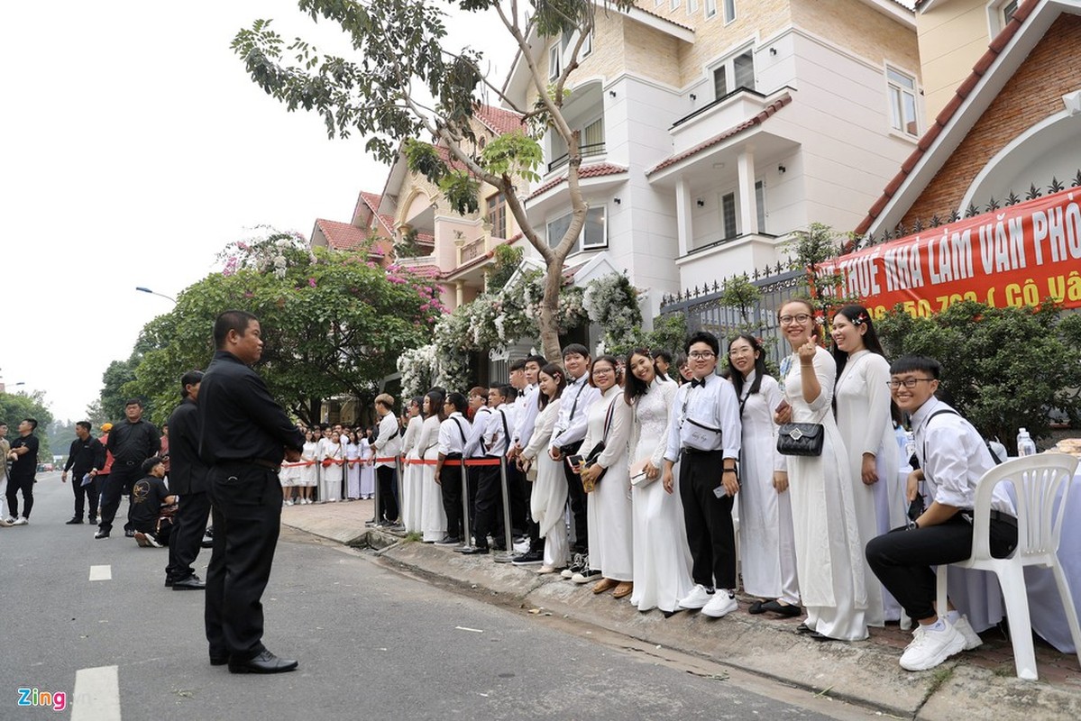 Dam hoi Dong Nhi - Ong Cao Thang, fan “len do” dep chat ngat-Hinh-2