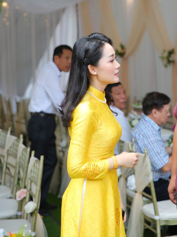 BTV Thu Ha dien ao dai dep diu dang trong le vu quy-Hinh-3