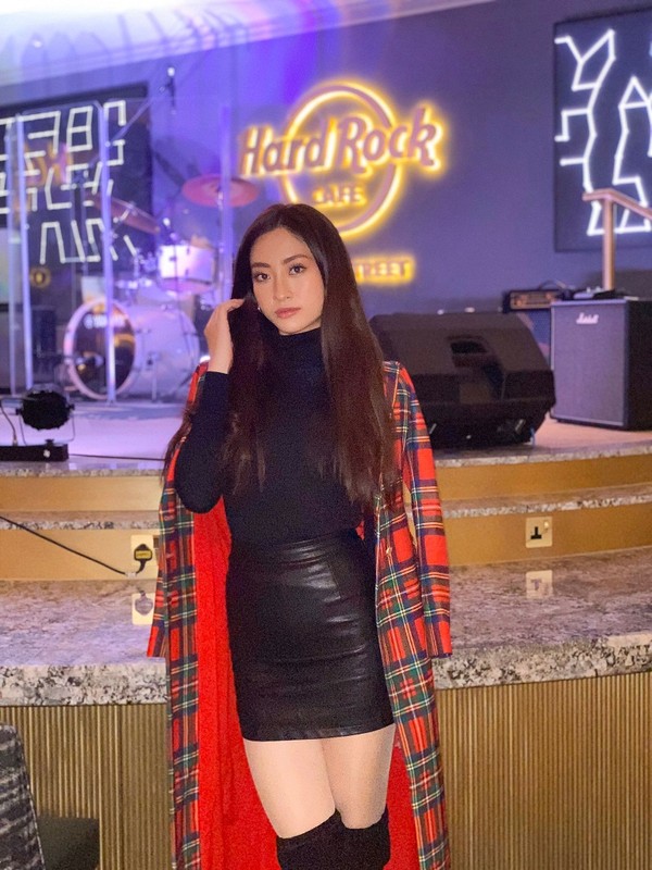Luong Thuy Linh dan dau binh chon o Miss World sau man ban tieng Anh “than sau“-Hinh-2