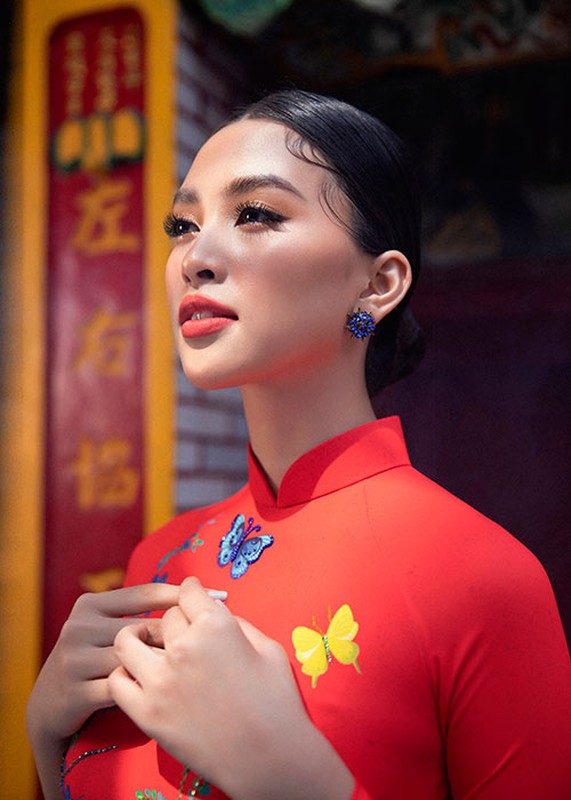 Hoa hau Tieu Vy dien ao dai don Tet dep me dam-Hinh-5