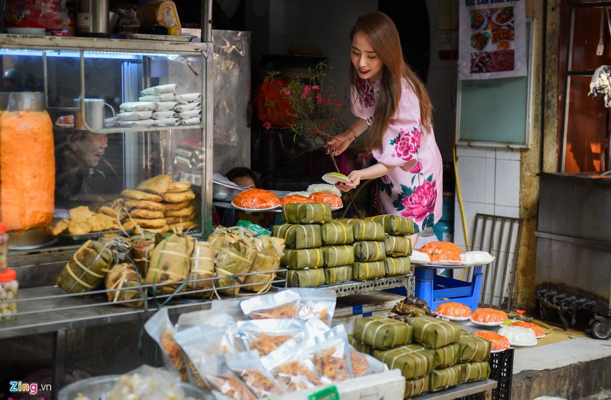 Dien vien Quynh Nga di cho sam le cung ong Cong ong Tao-Hinh-3