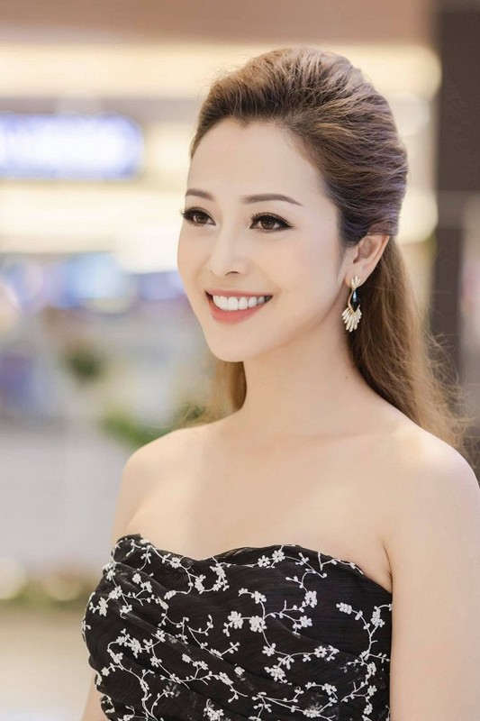 Jennifer Pham tre nhu thieu nu ben con gai thu 4 xinh nhu thien than