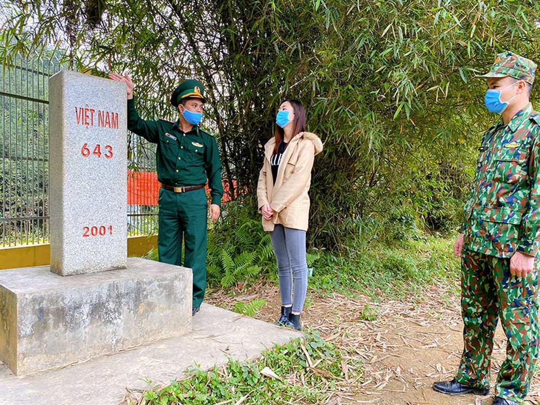 Luong Thuy Linh tang qua chien si bien phong tuyen dau chong COVID-19-Hinh-9