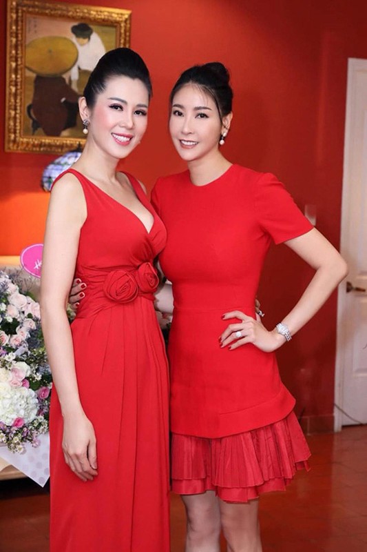 A hau Vi Thi Dong bo showbiz lam tiep vien hang khong, U50 van dep bat ngo-Hinh-11