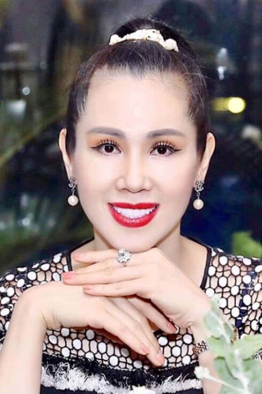 A hau Vi Thi Dong bo showbiz lam tiep vien hang khong, U50 van dep bat ngo-Hinh-7