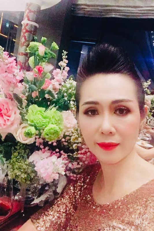 A hau Vi Thi Dong bo showbiz lam tiep vien hang khong, U50 van dep bat ngo-Hinh-8