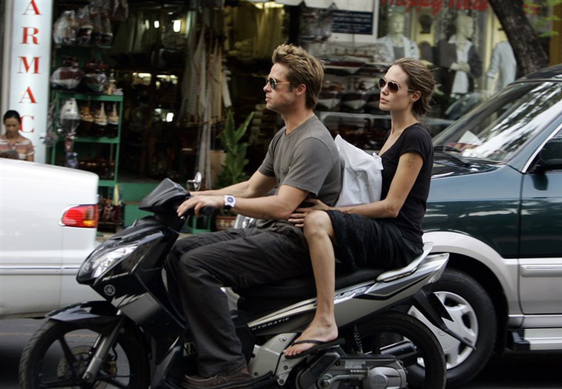 Netizen xon xao anh Angelina Jolie - Brad Pitt o TP.HCM 14 nam truoc-Hinh-2