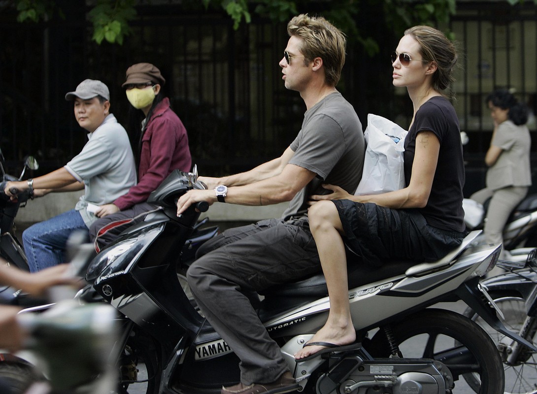 Netizen xon xao anh Angelina Jolie - Brad Pitt o TP.HCM 14 nam truoc-Hinh-3