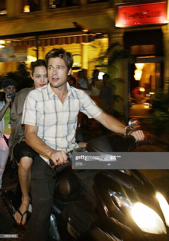 Netizen xon xao anh Angelina Jolie - Brad Pitt o TP.HCM 14 nam truoc-Hinh-7