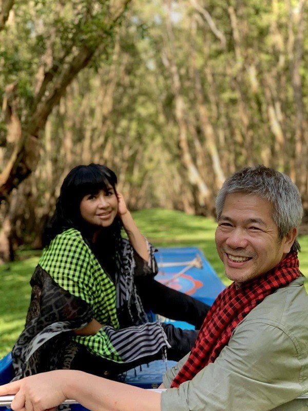 Diva Thanh Lam hanh phuc di du lich cung ban trai bac si