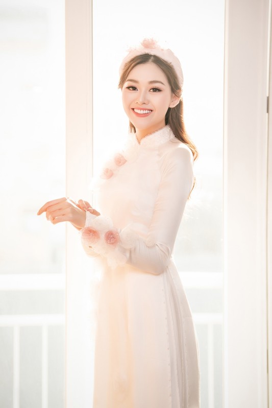 A hau Tuong San dien ao dai dep diu dang trong ngay cuoi-Hinh-2