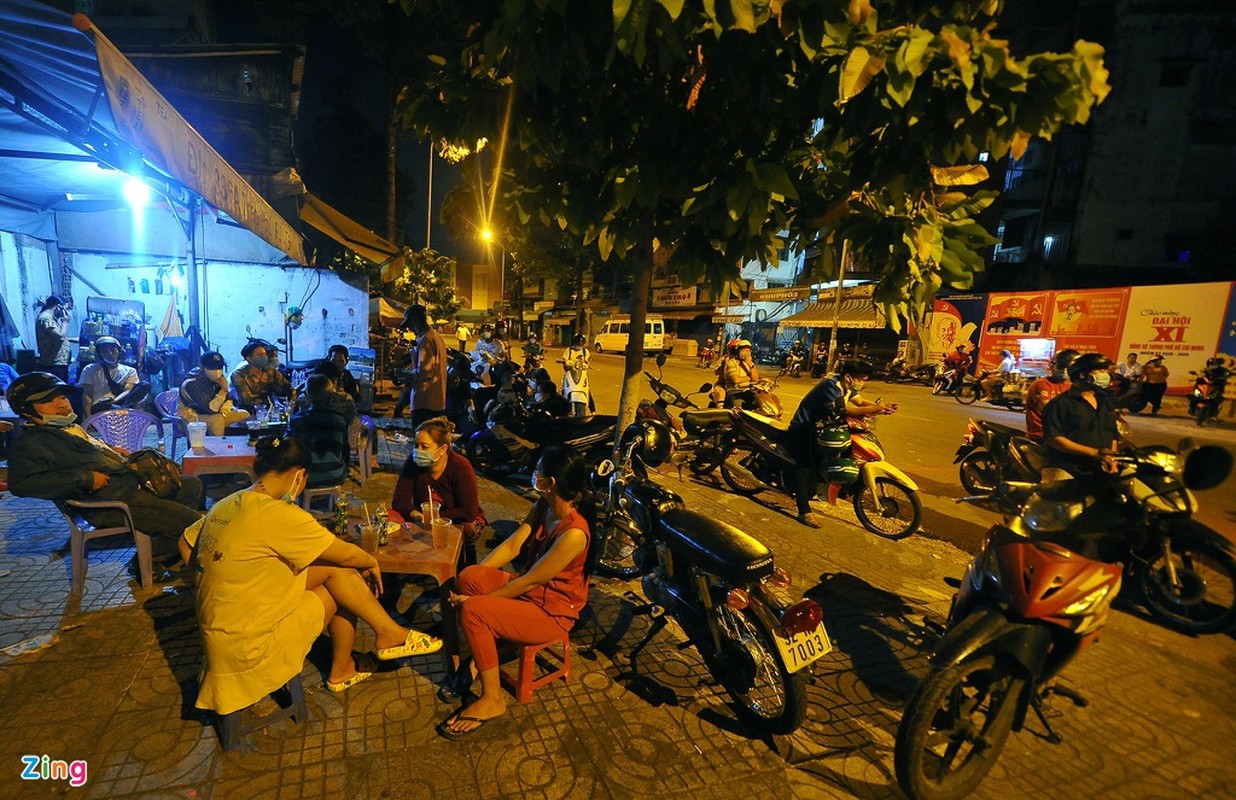 Nguoi dan vat vo truoc noi bao quan thi the nghe si Chi Tai