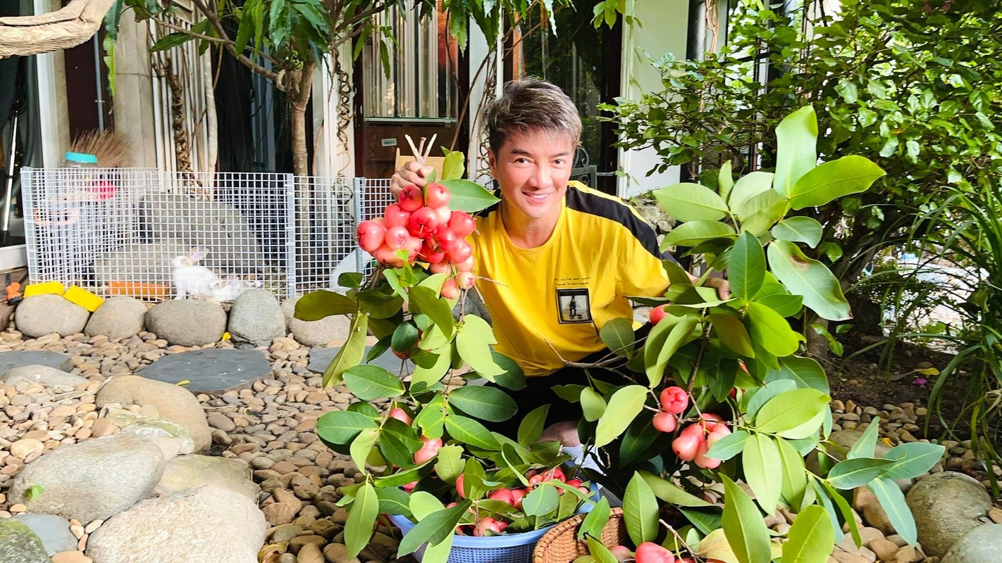 Dam Vinh Hung trang tri vuon nha binh yen don Trung thu-Hinh-8