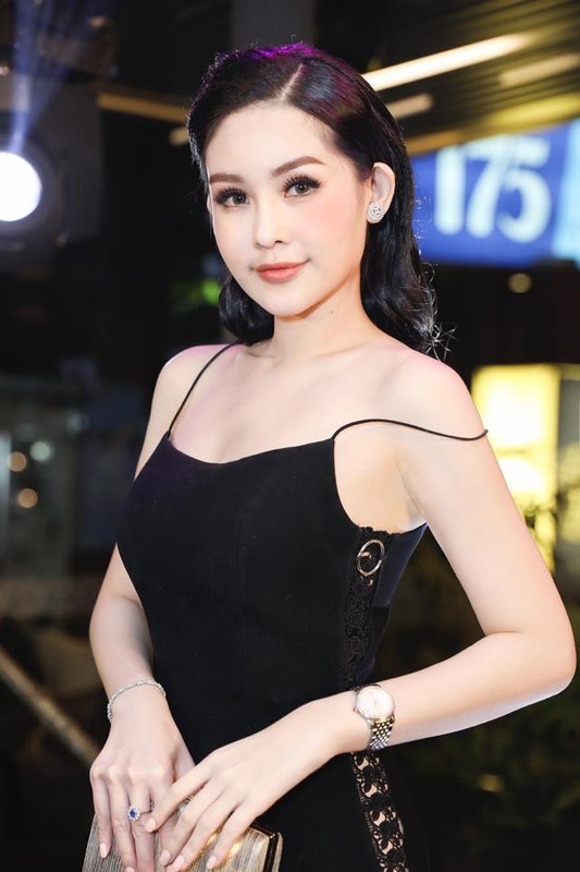 HH Le Au Ngan Anh tuoi 26: Xinh, sang, se hoc len tien si-Hinh-7