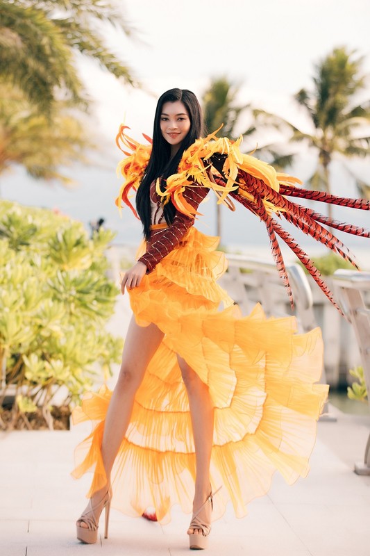 Thi sinh Miss World Vietnam 2022 khoe body “cang det” dieu hanh tren pho-Hinh-13