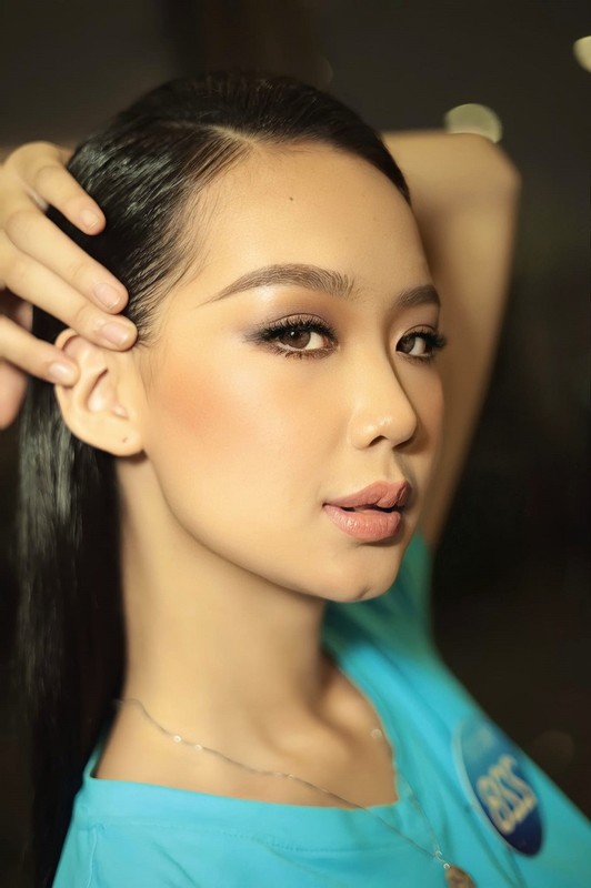 Doi chan cuc pham cua thi sinh Miss World Vietnam cao khung 1m85-Hinh-11