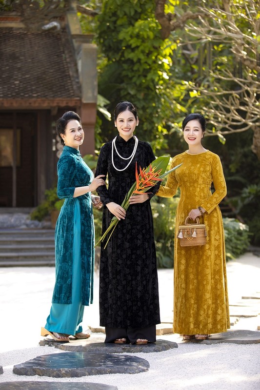 NSND Lan Huong, Chieu Xuan dien ao dai dep nen na-Hinh-2